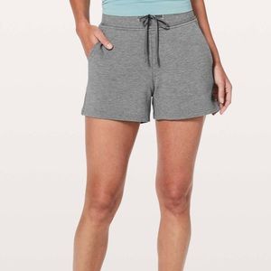 Lululemon Every Moment short 3.5”